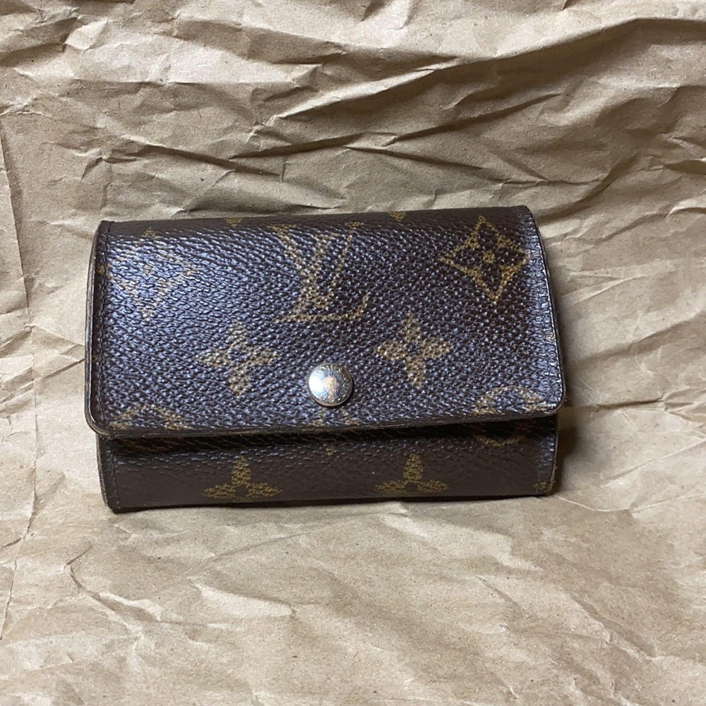 Authentic Louie Vuitton Key Holder
